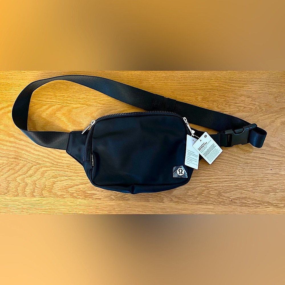 Lululemon Everywhere Belt Bag Large 2L - Black/Black - NEW WITH TAGS